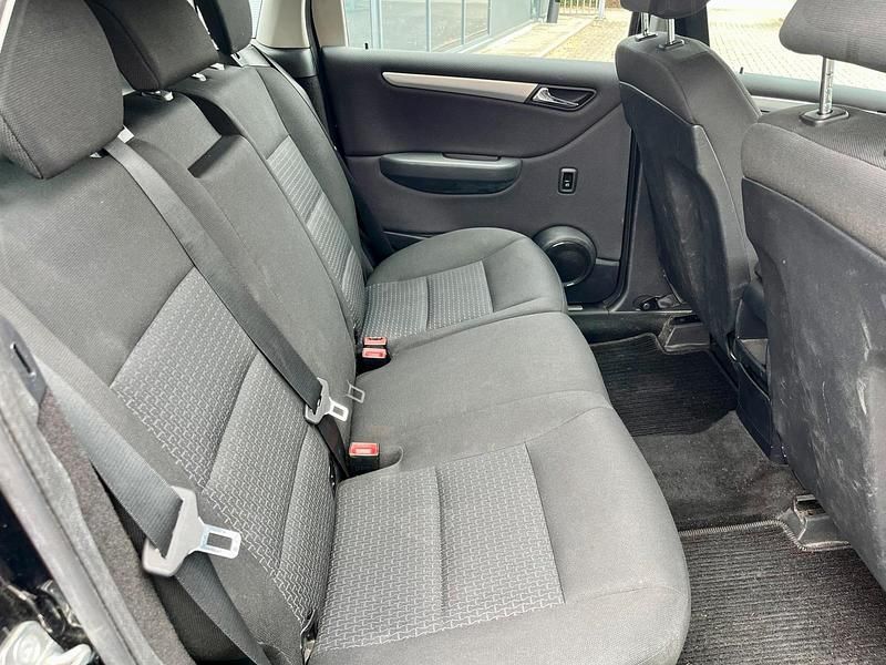 Gebraucht Mercedes B180 115 PS (84 kW) 2010 Schwarz Van / Kleinbus