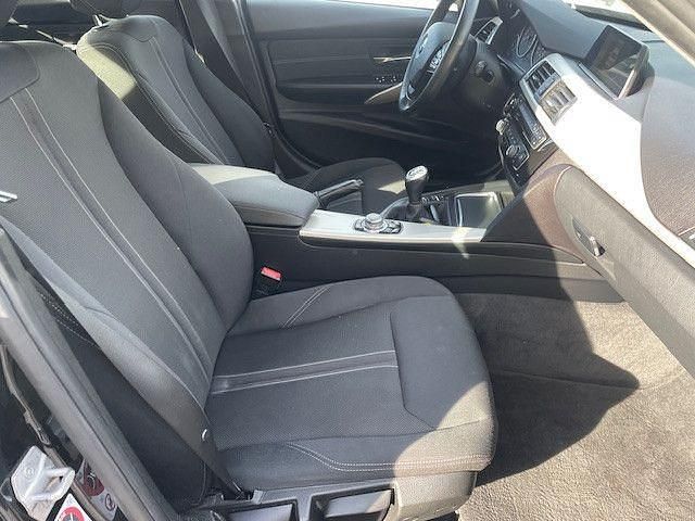 Gebraucht BMW 318 Advantage 136 PS (100 kW) 2016 Schwarz Limousine