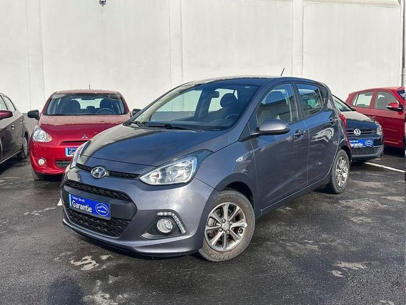 Grau Gebraucht 2014 Hyundai i10 Intro Edition Kleinwagen | 6.990 € (Fairer Preis) - Bild 1/4