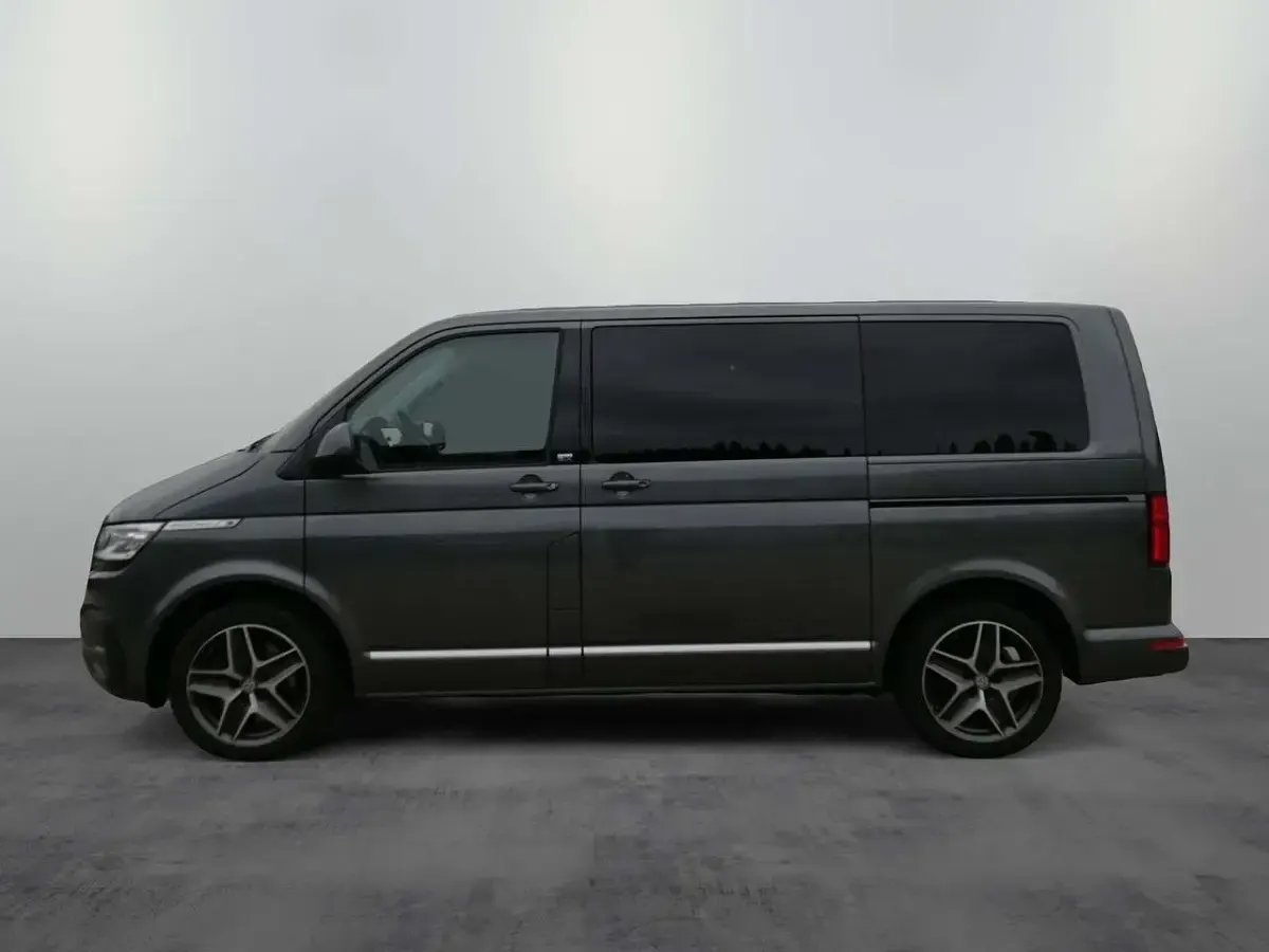 Gebraucht VW Multivan Generation Six 204 PS (150 kW) 2021 Indiumgrau metallic Van / Kleinbus