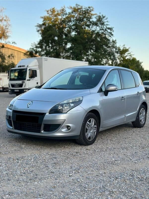 Silber Gebraucht 2011 Renault Scénic III Van / Kleinbus | 2.499 € (Superpreis) - Bild 1/4