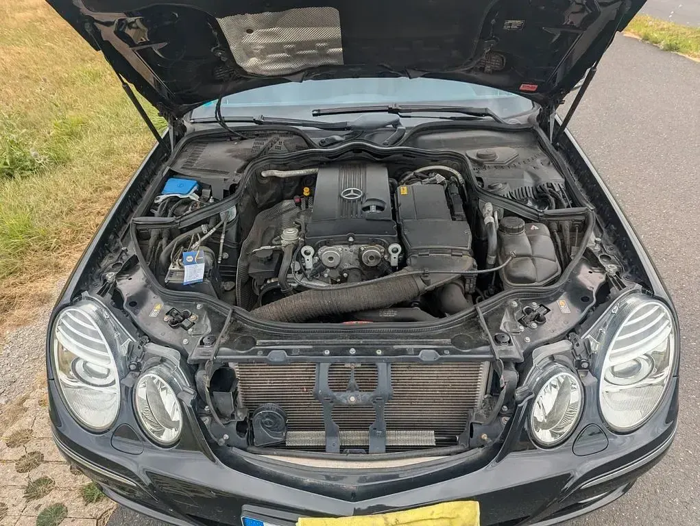 Gebraucht Mercedes E200 Classic 184 PS (135 kW) 2009 Schwarz Limousine