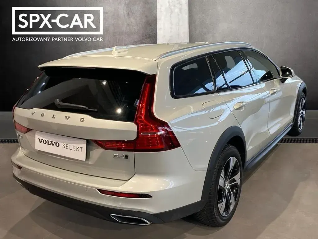 Gebraucht Volvo V60 CC Pro 197 PS (144 kW) 2021 Grau Kombi