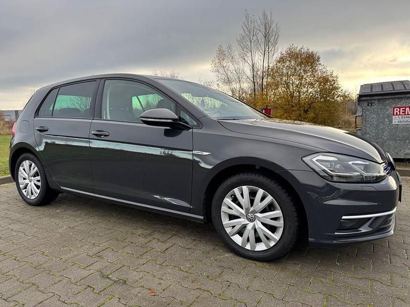 Gebraucht VW Golf VIII Style 131 PS (96 kW) 2020 Grau Limousine