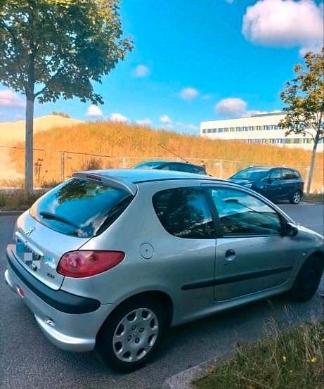Silber Gebraucht 2004 Peugeot 206 Kleinwagen | 550 € (Superpreis) - Bild 1/4