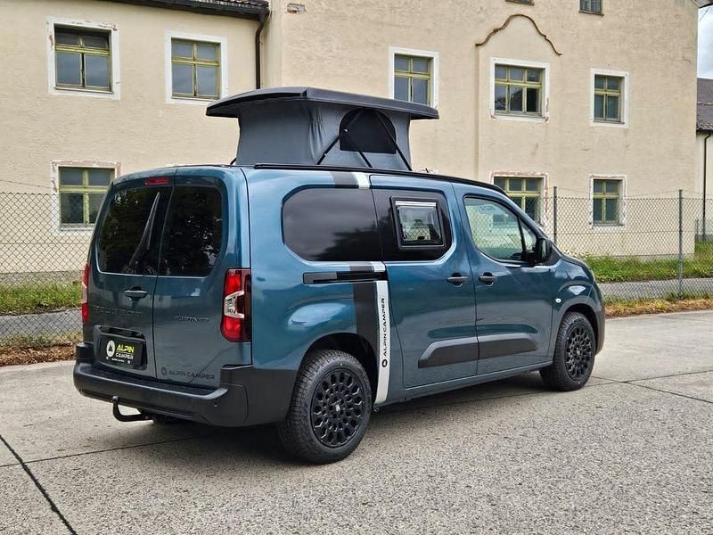 Neu Peugeot Partner 131 PS (96 kW) 2025 Grün Van / Kleinbus