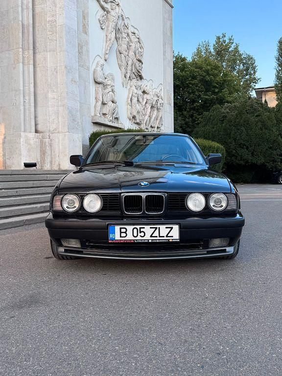 Grau Gebraucht 1990 BMW M5 Sport Line Limousine | 30.000 € - Bild 1/4