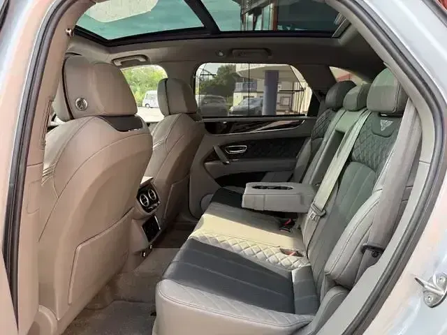 Brugt Bentley Bentayga Mulliner 608 HK (447 kW) 2017 Sølv SUV