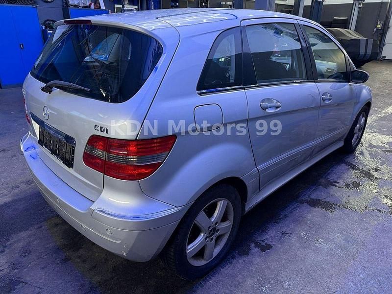 Gebraucht Mercedes B180 109 PS (80 kW) 2007 Silber Van / Kleinbus