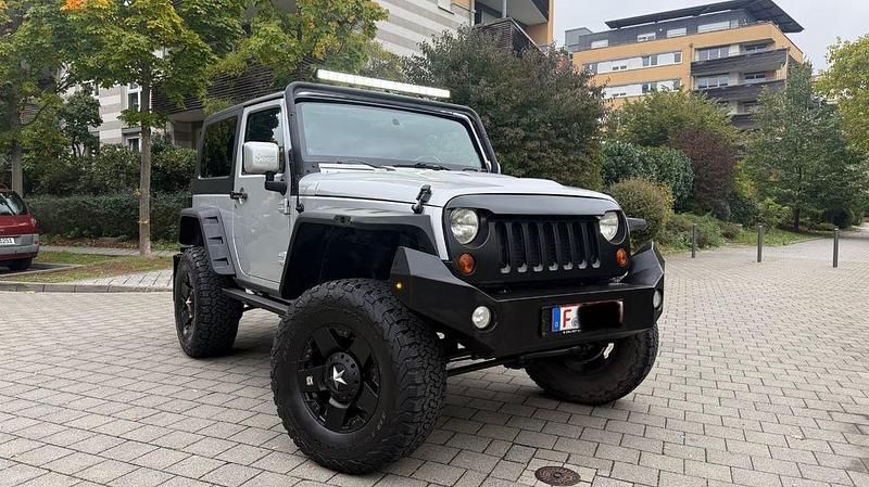 Silber Gebraucht 2010 Jeep Wrangler Sahara SUV | 18.990 € (Etwas zu teuer) - Bild 1/4