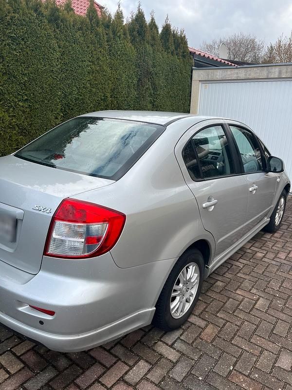 Gebraucht Suzuki SX4 107 PS (78 kW) 2009 Silber Limousine
