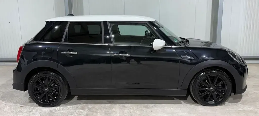 Używany Mini Cooper Classic 136 KM (100 kW) 2023 Czarny Hatchback