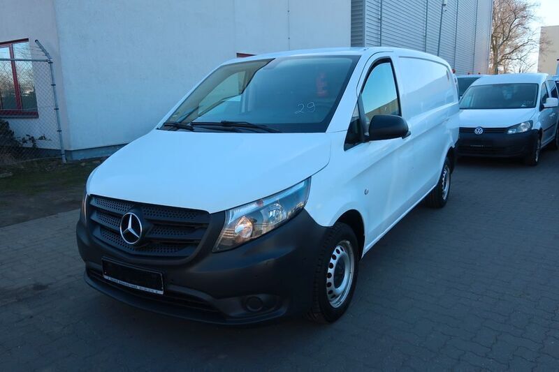 Weiß Gebraucht 2017 Mercedes Vito Van / Kleinbus | 9.700 € (Fairer Preis) - Bild 1/4
