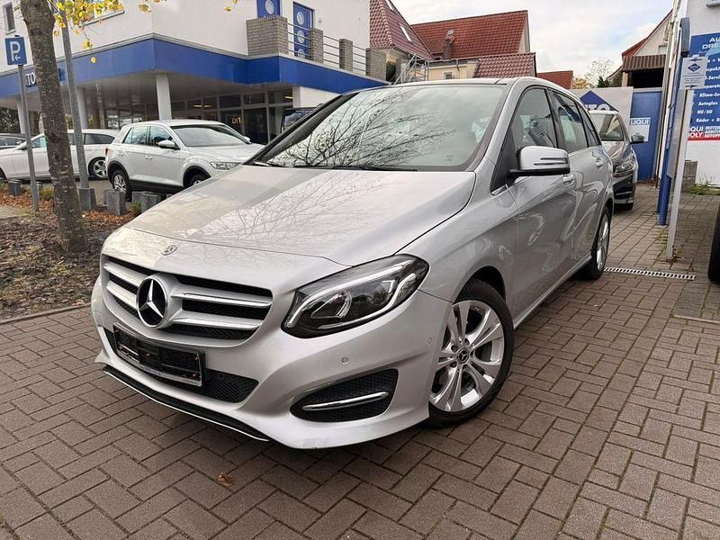 Polarsilber Gebraucht 2017 Mercedes B200 Urban Van / Kleinbus | 17.950 € (Fairer Preis) - Bild 1/4