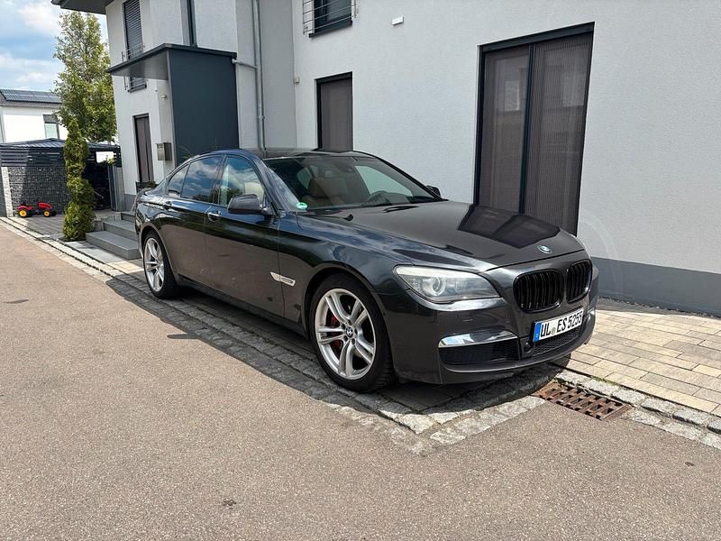 Grau Gebraucht 2010 BMW 730L Performance Limousine | 14.200 € - Bild 1/4