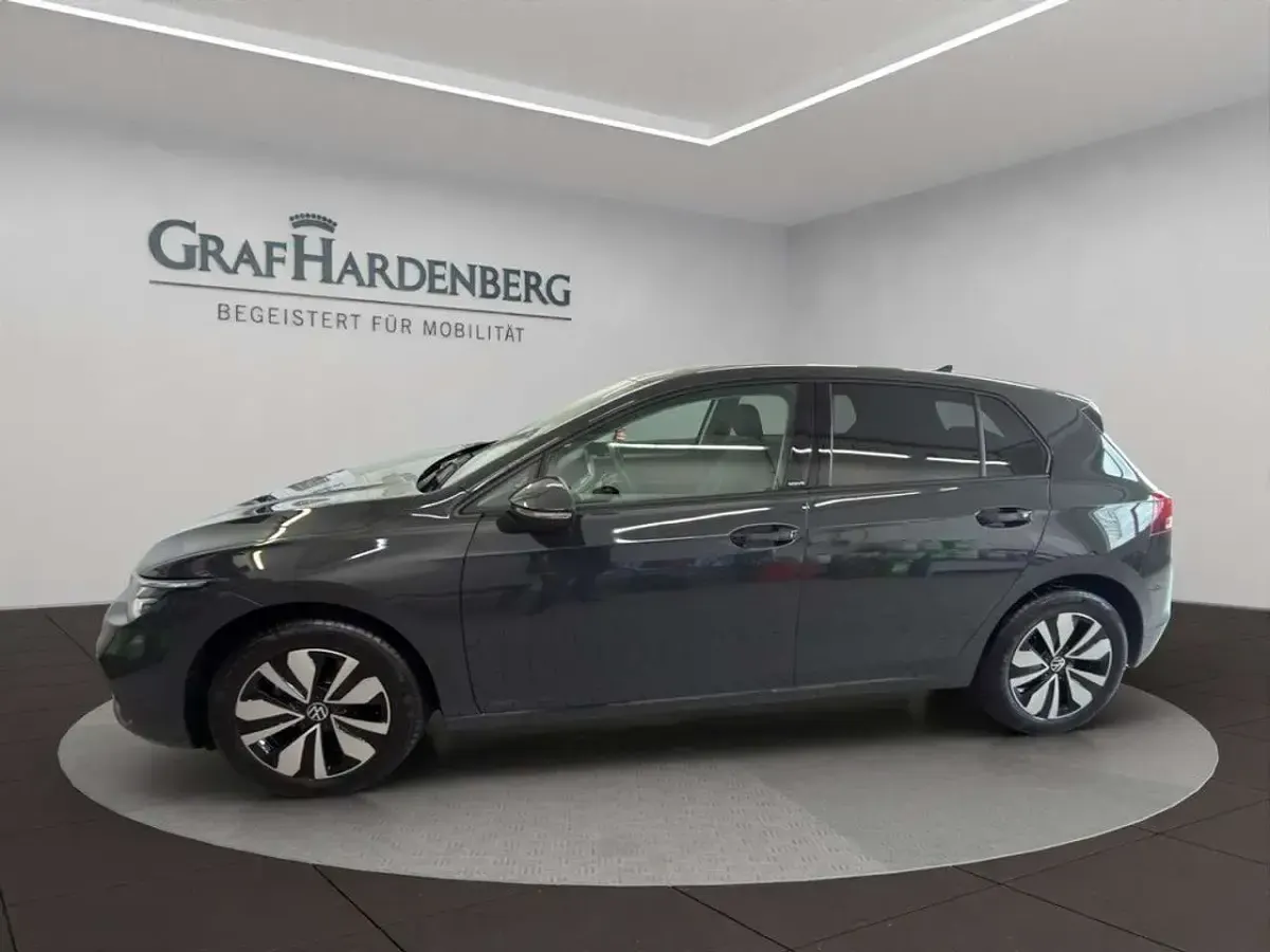 Gebraucht VW Golf VIII Move 110 PS (80 kW) 2024 Grau Limousine