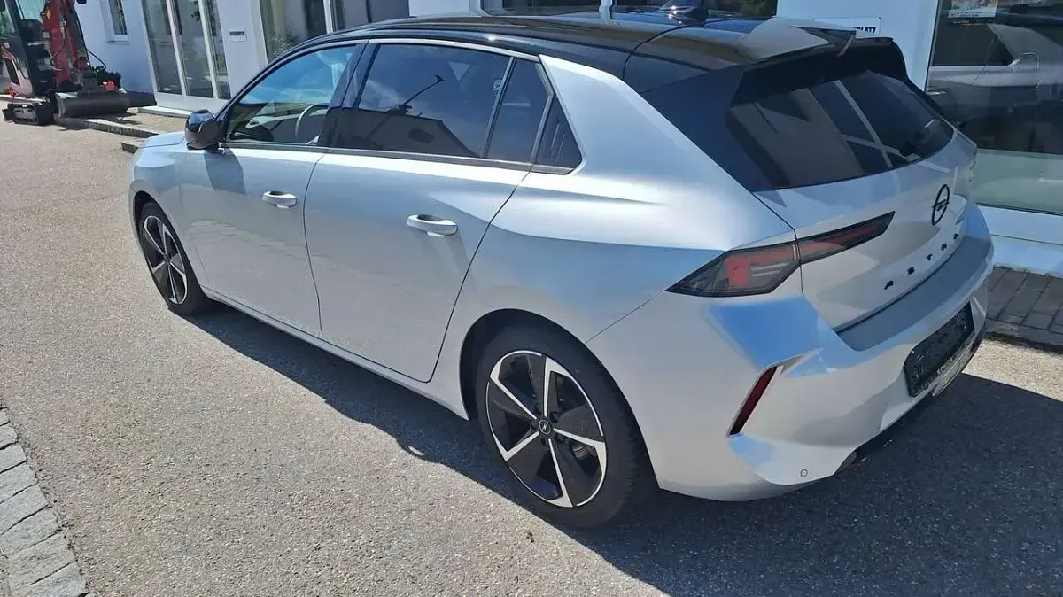 Gebraucht Opel Astra 131 PS (96 kW) 2025 Vulkangrau Limousine