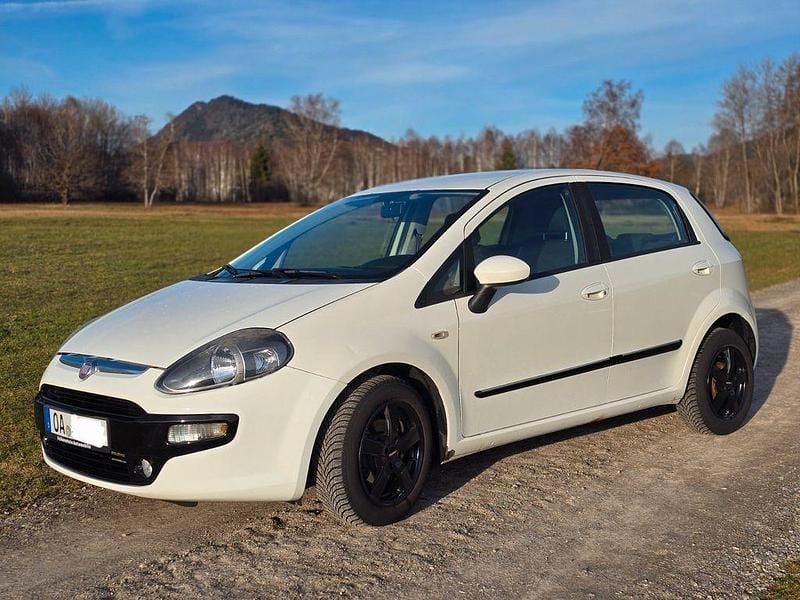Gebraucht Fiat Punto Active 68 PS (50 kW) 2011 Weiß Kleinwagen