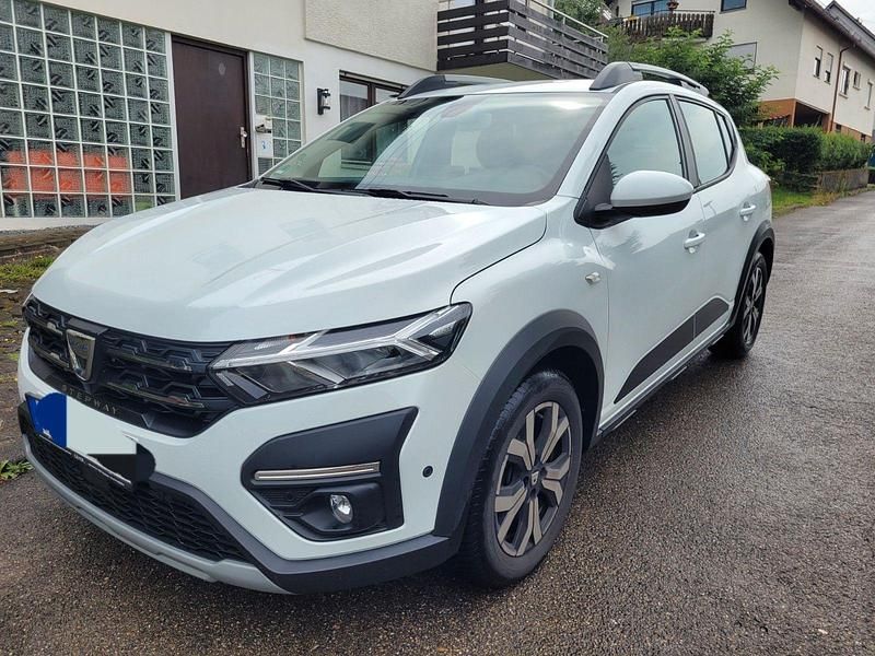 Weiß Gebraucht 2022 Dacia Sandero Comfort Kleinwagen | 12.800 € (Guter Preis) - Bild 1/4