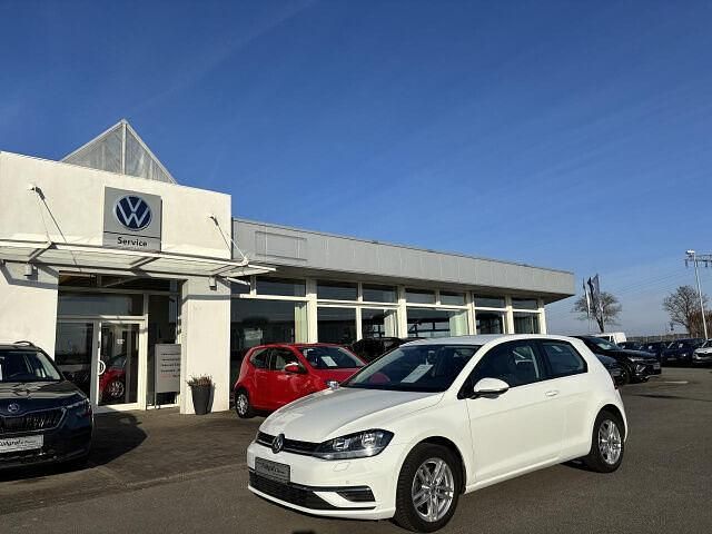 Gebraucht VW Golf VII Comfortline 125 PS (91 kW) 2018 Weiß Kleinwagen
