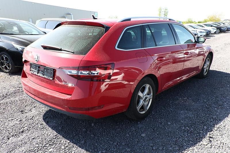 Gebraucht Skoda Superb Premium Edition 150 PS (110 kW) 2019 Velvet red metallic Kombi