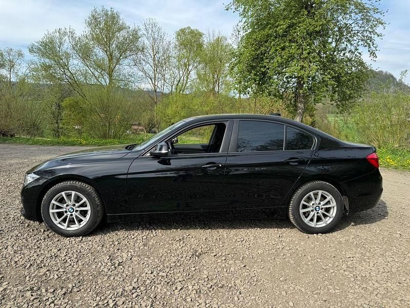 Gebraucht BMW 318 Advantage 150 PS (110 kW) 2018 Schwarz Limousine