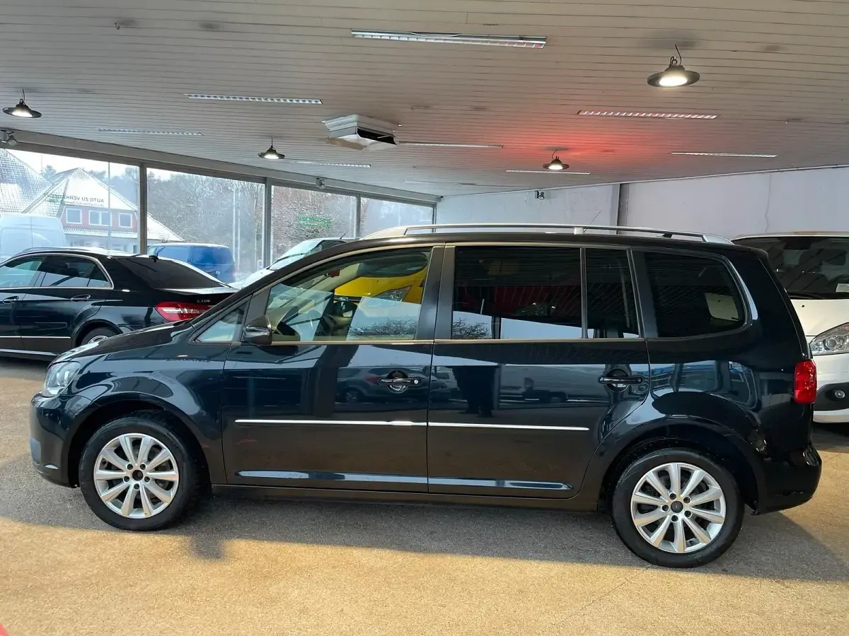 Gebraucht VW Touran 77 PS (56 kW) 2011 Schwarz Van / Kleinbus
