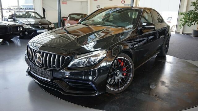 Schwarz metallic Gebraucht 2018 Mercedes C63 AMG AMG Limousine | 54.751 € (Teuer) - Bild 1/4