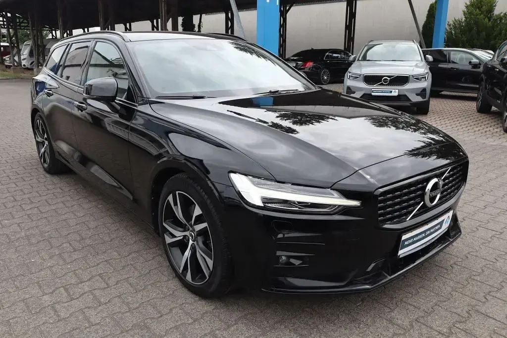 Gebraucht Volvo V60 R-Design 197 PS (144 kW) 2021 Black solid stone Kombi