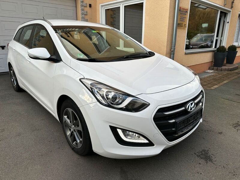 Weiß Gebraucht 2016 Hyundai i30 Trend Kombi | 7.250 € (Guter Preis) - Bild 1/4