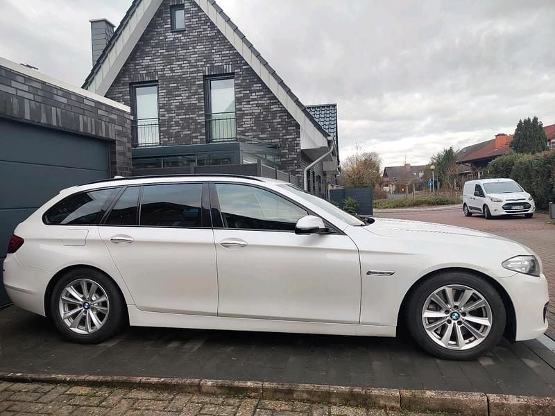 Weiß Gebraucht 2017 BMW 525 Luxury Line Kombi | 14.500 € (Fairer Preis) - Bild 1/4