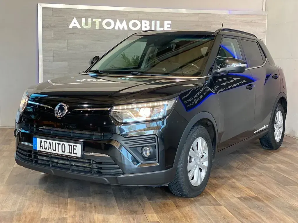 Gebraucht SsangYong Tivoli 163 PS (119 kW) 2019 Space black (metallic) SUV