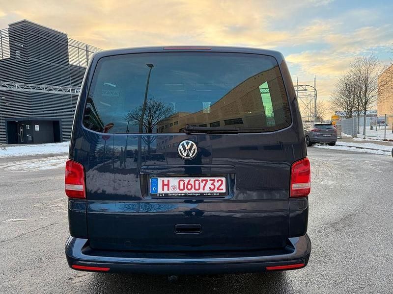 Gebraucht VW Multivan Comfortline 140 PS (102 kW) 2014 Blau Van