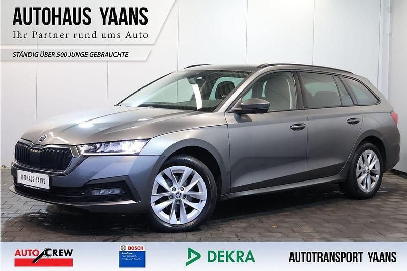 Grau Gebraucht 2023 Skoda Octavia Ambition Limousine | 22.489 € (Superpreis) - Bild 1/4