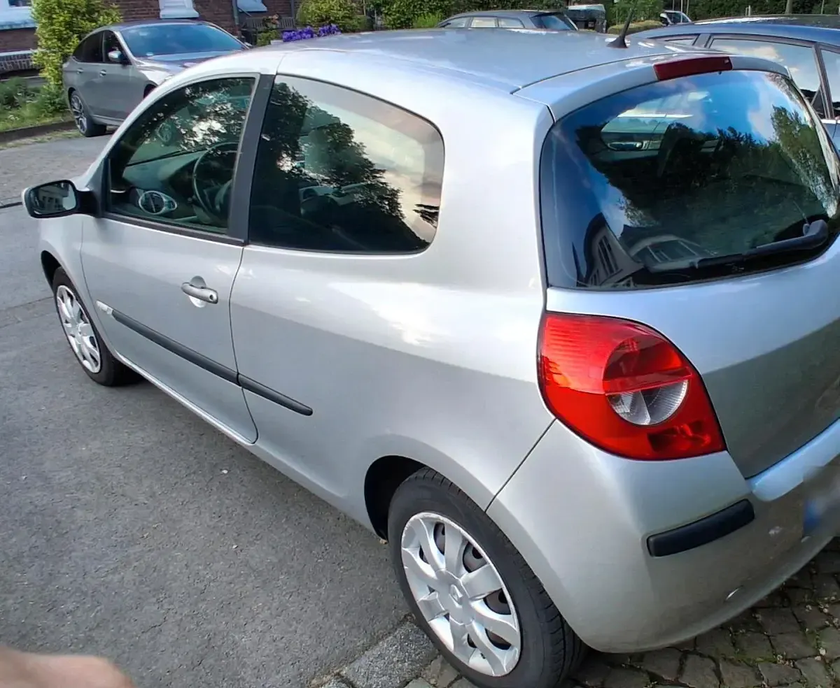 Gebraucht Renault Clio 75 PS (55 kW) 2009 Silber Kleinwagen