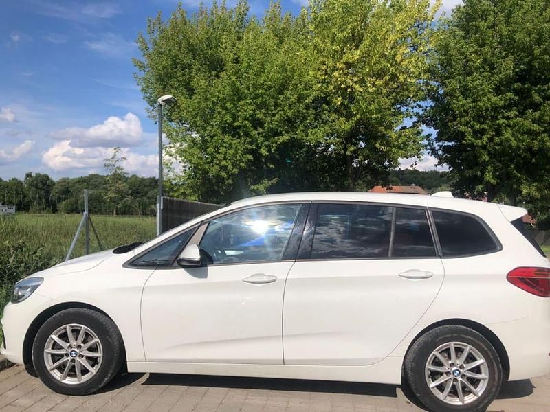 Weiß Gebraucht 2014 BMW 216 Gran Tourer Van / Kleinbus | 8.500 € (Fairer Preis) - Bild 1/4