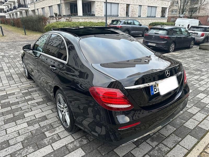 Gebraucht Mercedes E220 AMG line 194 PS (142 kW) 2016 Schwarz Limousine