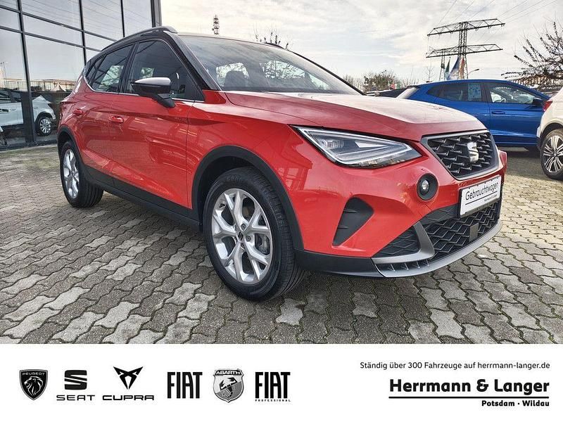 Rot / pure rot dach midnight schwarz met (metallic) Gebraucht 2022 Seat Arona FR SUV | 18.990 € (Fairer Preis) - Bild 1/4