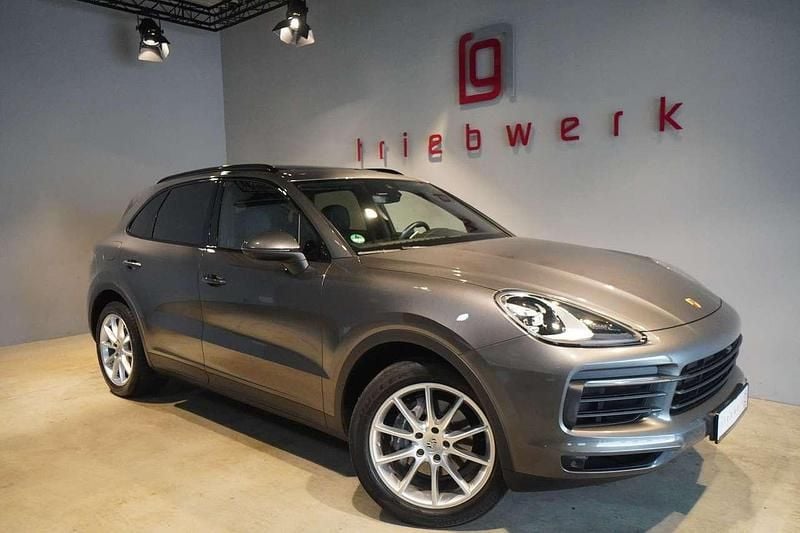 Grau Gebraucht 2020 Porsche Cayenne SUV | 52.941 € (Superpreis) - Bild 1/3