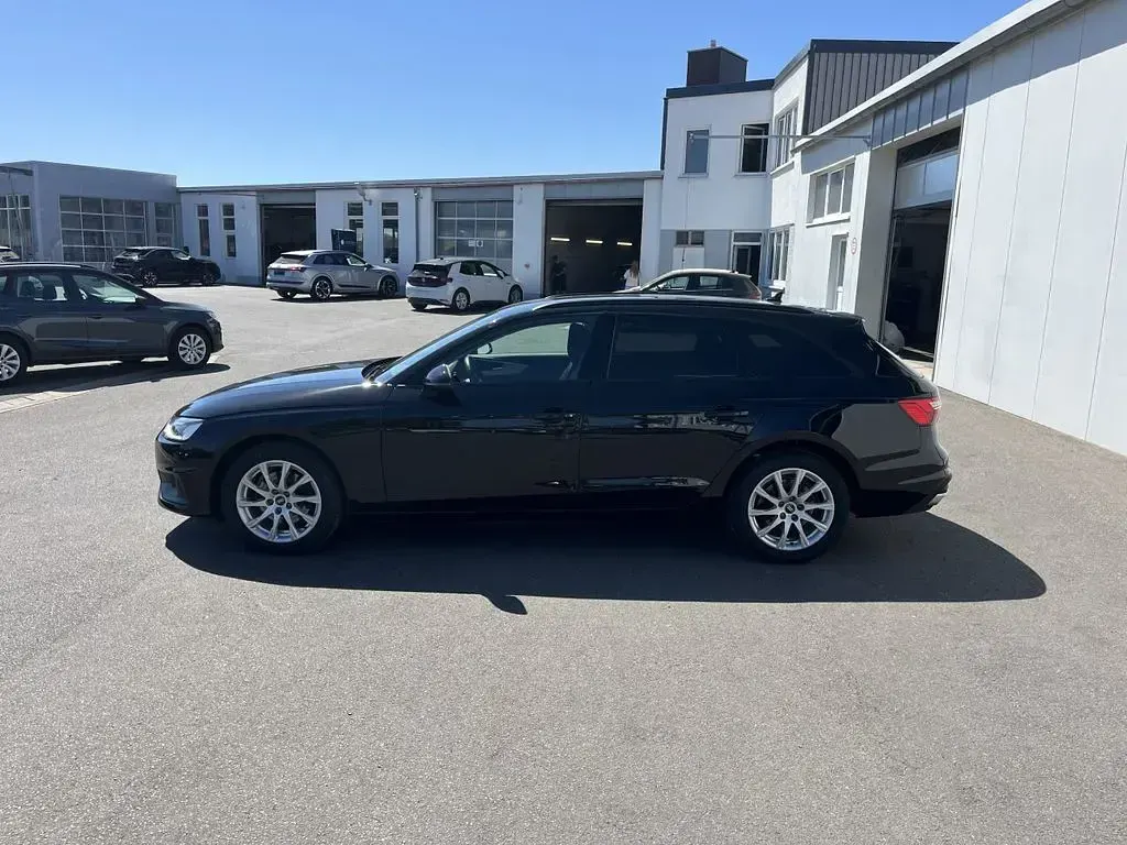 Gebraucht Audi A4 150 PS (110 kW) 2022 Mythosschwarz Kombi