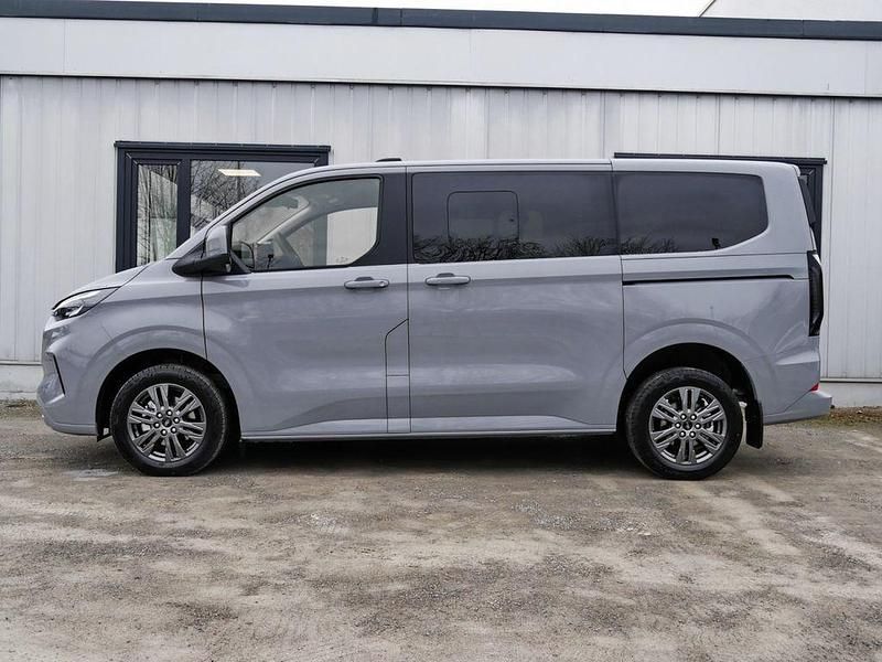 Neu Ford Tourneo Titanium 170 PS (125 kW) 2026 Grau Van / Kleinbus