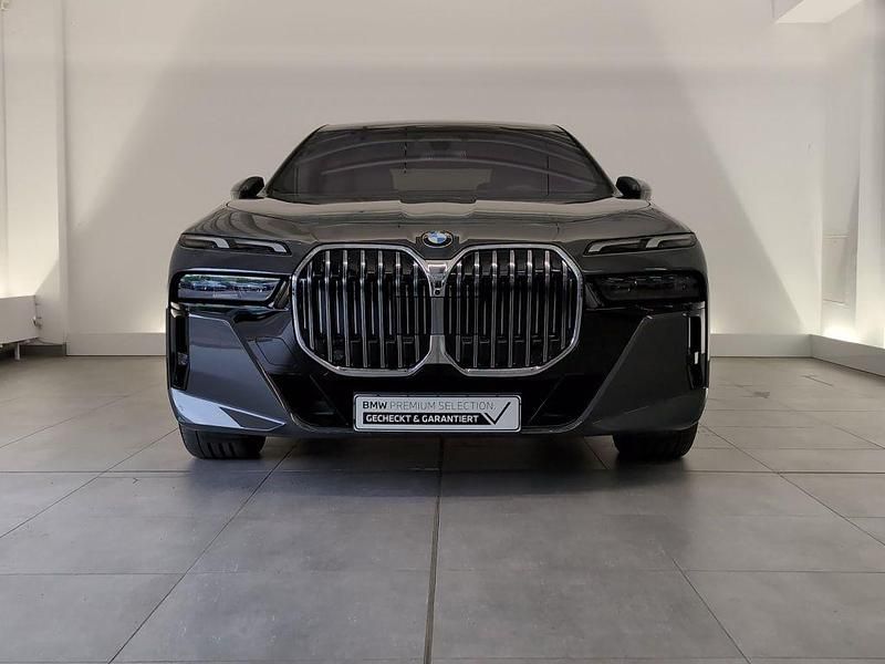 Gebraucht BMW 740 M Sport 286 PS (210 kW) 2025 Dravitgrau metallic Limousine