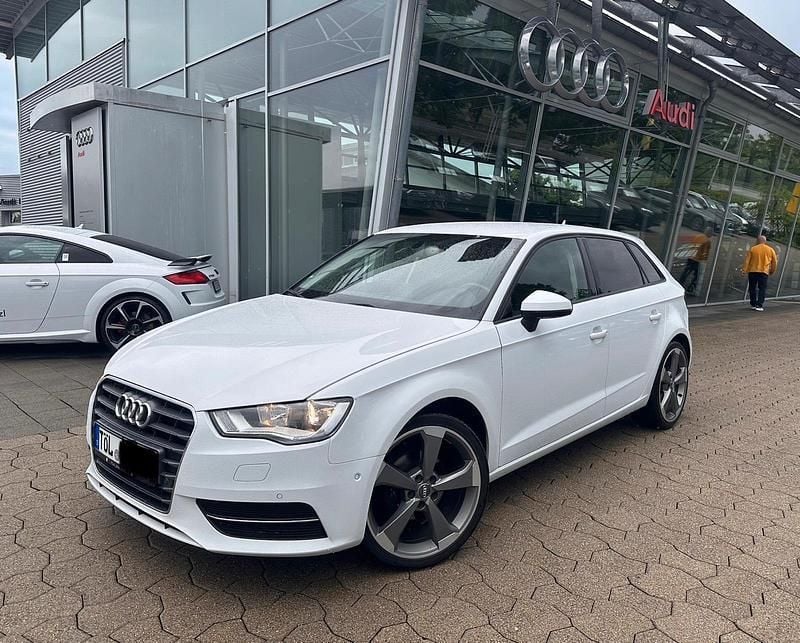 Weiß Gebraucht 2014 Audi A3 Kleinwagen | 9.900 € (Fairer Preis) - Bild 1/4