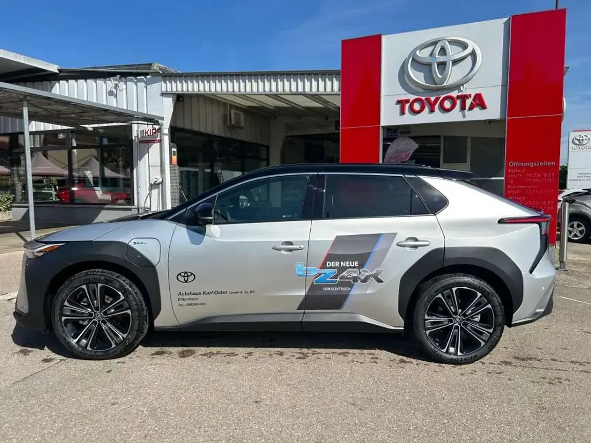 Gebraucht Toyota bZ4X Lounge 150 kW (204 PS) 2024 Silber SUV