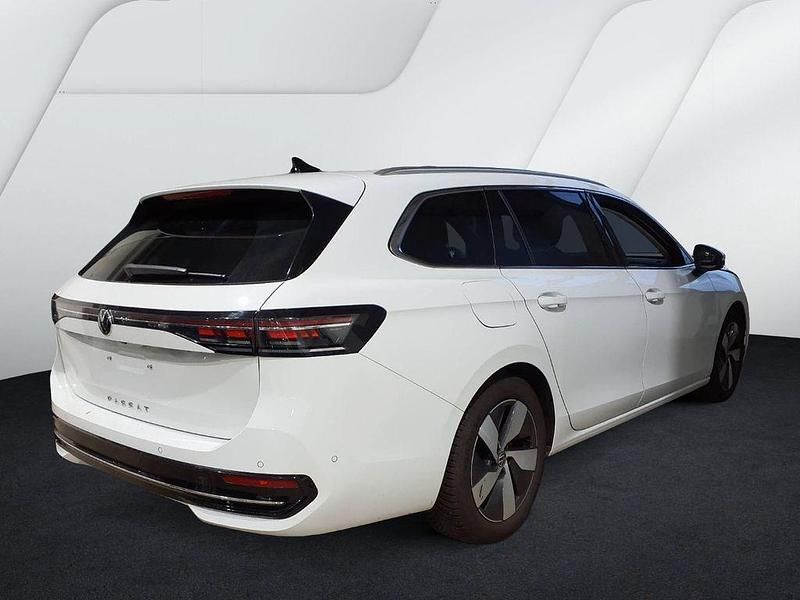 Gebraucht VW Passat Elegance 150 PS (110 kW) 2025 Pure white Kombi