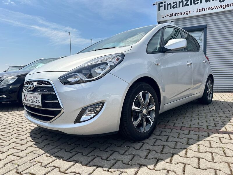 Gebraucht Hyundai ix20 Passion 90 PS (66 kW) 2016 Silber Kleinwagen
