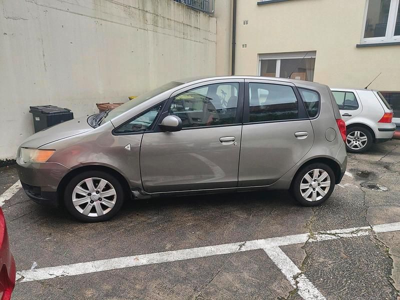 Gebraucht Mitsubishi Colt 95 PS (69 kW) 2009 Braun Kleinwagen