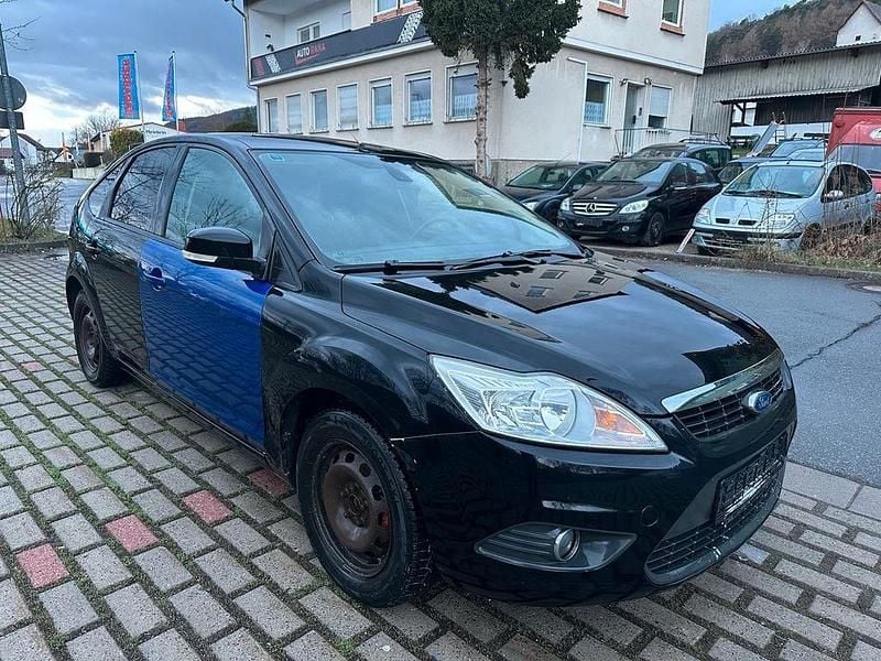 Gebraucht Ford Focus 101 PS (74 kW) 2010 Schwarz Limousine