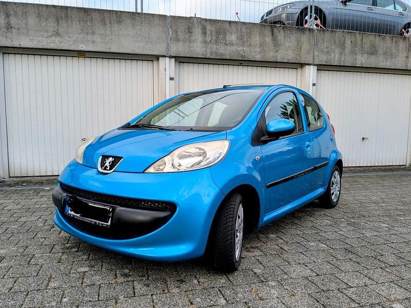 Blau Gebraucht 2008 Peugeot 107 Kleinwagen | 4.100 € (Teuer) - Bild 1/4