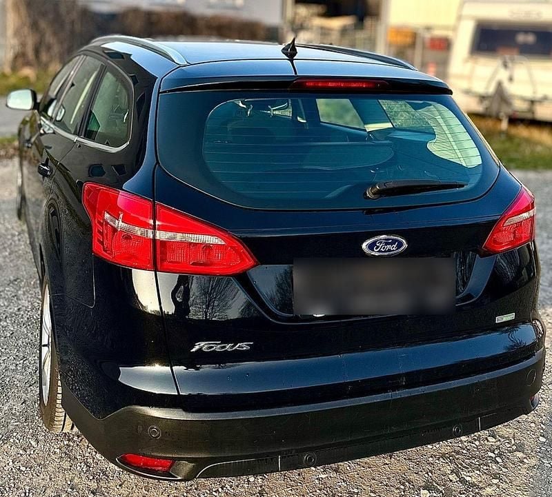 Gebraucht Ford Focus Titanium 125 PS (91 kW) 2015 Schwarz Kombi